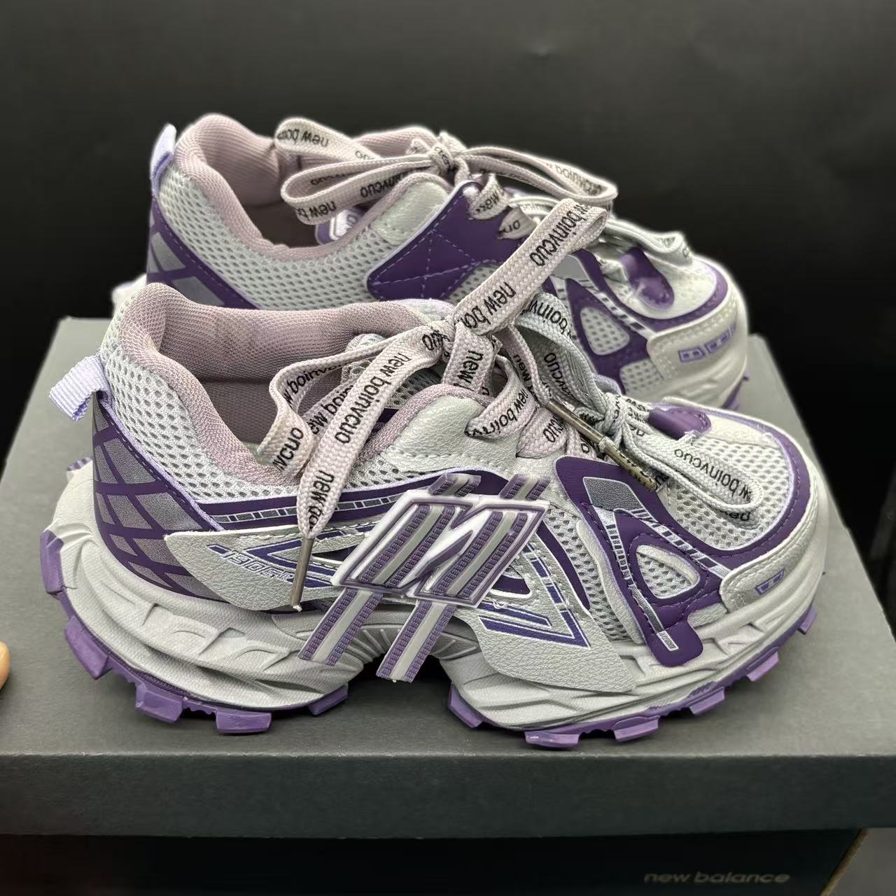 Children's shoes child